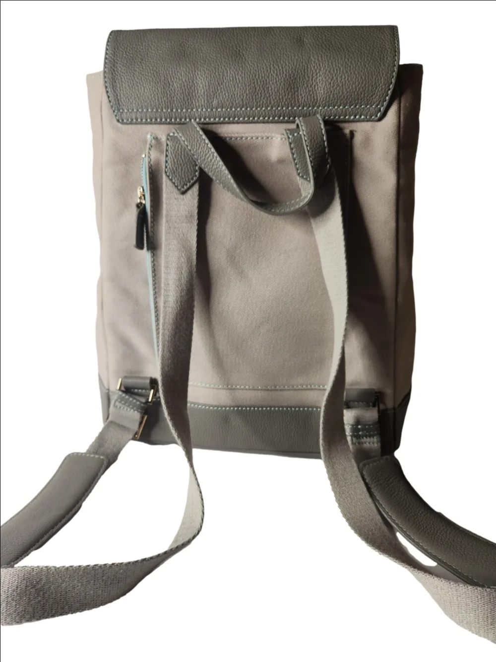 Kelly Wynne stylish grey